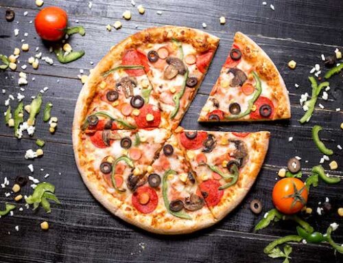 Negli Usa un’associazione animalista ha acquistato delle quote di Domino’s Pizza per spingere la catena a introdurre ‘formaggio’ veg