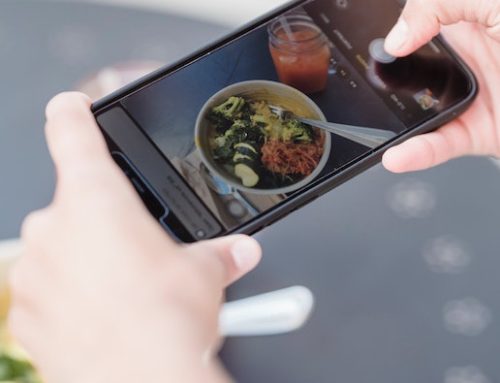 Una micro-influencer racconta la mancanza di rispetto del titolare di un wine bar. E il locale chiude dopo pochi giorni