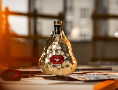 Hennessy realizza un decanter in esclusiva per il proprio cognac con l’artista Jean-Michel Othoniel