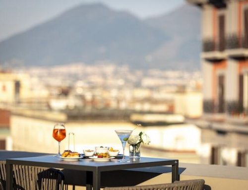 UNA Hotels Napoli rinnova il Vesuvio Roof Bar & Restaurant