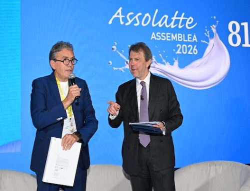 Angelo Frigerio riceve il Premio Lattendibile di Assolatte